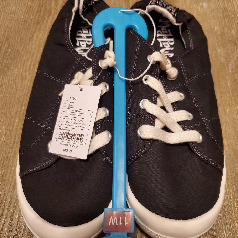 Women's shoes